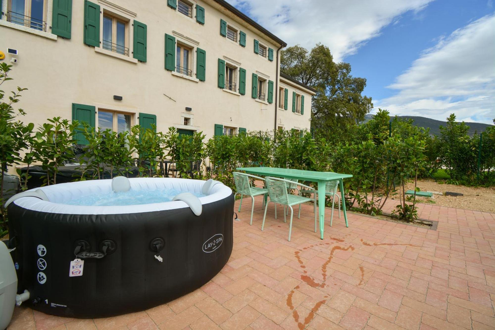 Residence Corte Bellebarbe Rivoli Veronese Esterno foto